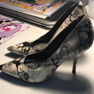 BCBG shoes - Heels with black and white glaze pattern